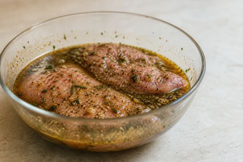 Dosages, temps de repos : les secrets d’une marinade parfaite