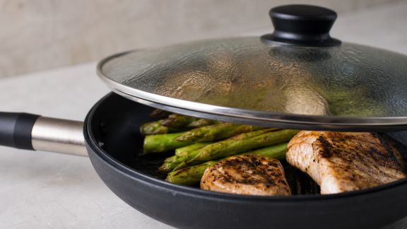 Pourquoi utiliser un couvercle change la texture de vos aliments grillés