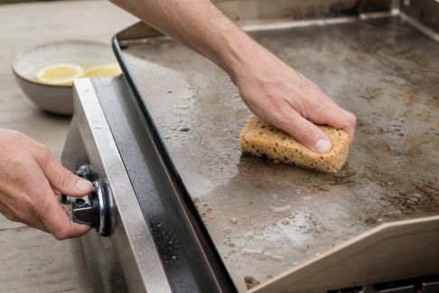 Méthodes pour détartrer une plancha rapidement et sans effort
