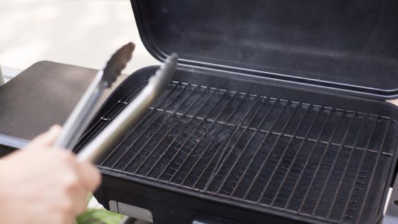 Faut-il préchauffer la grille pour éviter la perte de jus à la cuisson ?