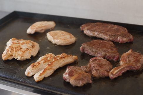 Comparatif : viandes blanches ou rouges, quelles différences à la plancha ?