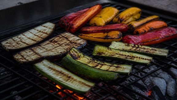 Courgettes, aubergines et poivrons : idées créatives à la flamme