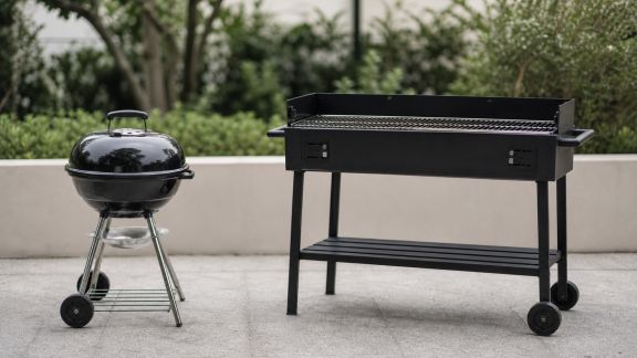 Faut-il privilégier un barbecue compact ou grande surface de cuisson ?