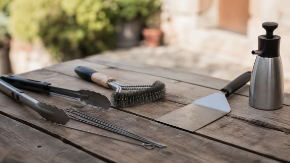 Barbecue et plancha : accessoires spécifiques à chaque mode de cuisson