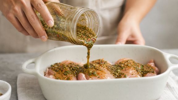 Astuces rapides pour rehausser un plat avec une marinade express