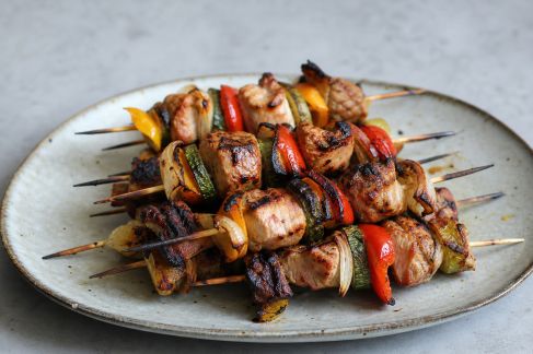 Comment réussir des brochettes parfaitement fondantes et parfumées