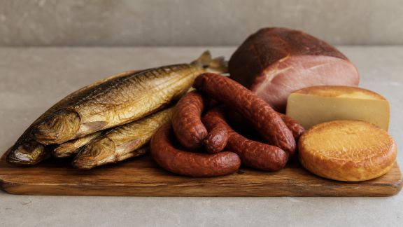 Mieux conserver ses aliments fumés : méthodes et précautions