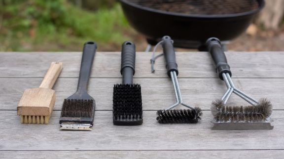 Comparatif des brosses pour un nettoyage optimal de la grille